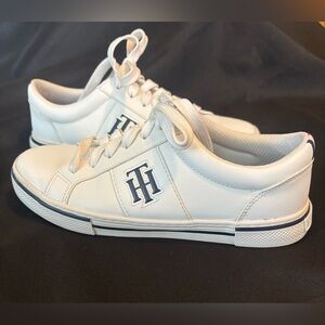 Women’s Tommy  Hilfiger Lyona Sneakers, Size 6
